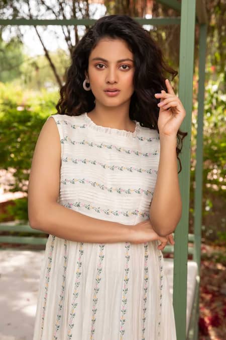 Amoree by Shikha Chaudhry Off White Cotton, Silk Embroidery Round Neck Floral Pattern Dress Online at Aza Fashions Amoree by Shikha Chaudhry_Off White Cotton, Silk Embroidery Round Neck Floral Pattern Dress _Online_at_Aza_Fashions