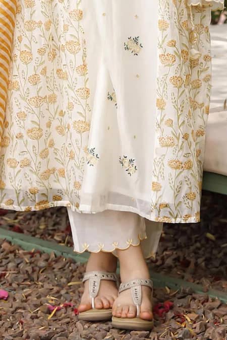 Amoree by Shikha Chaudhry_Off White Cotton, Silk Embroidery Round Neck Butti Pattern Kurta Set _Online_at_Aza_Fashions