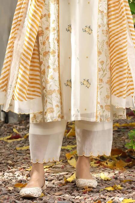Buy_Amoree by Shikha Chaudhry_Off White Cotton, Silk Embroidery Split V-neck Butti Pattern Straight Kurta Set _Online_at_Aza_Fashions