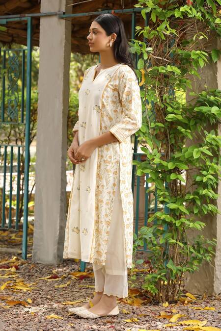 Shop_Amoree by Shikha Chaudhry_Off White Cotton, Silk Embroidery Split V-neck Butti Pattern Straight Kurta Set _Online_at_Aza_Fashions
