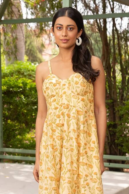 Amoree by Shikha Chaudhry_Yellow Cotton, Silk Embroidery Sweetheart Neck Floral Pattern Corset Dress _Online_at_Aza_Fashions