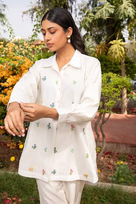 Buy_Amoree by Shikha Chaudhry_Off White Cotton, Silk Embroidery Collared Floral Shirt With Pant _Online_at_Aza_Fashions