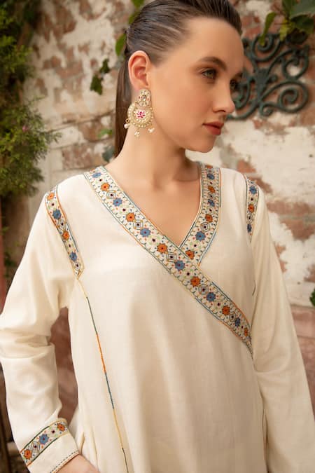 Buy_Amoree by Shikha Chaudhry_Ivory Cotton Embroidery V-neck Meherbaan Angrkha Kurta Set _Online_at_Aza_Fashions