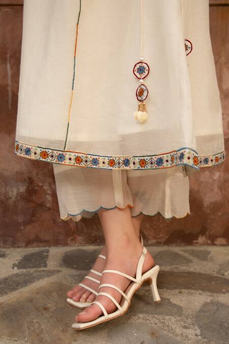 Shop_Amoree by Shikha Chaudhry_Ivory Cotton Embroidery V-neck Meherbaan Angrkha Kurta Set _Online_at_Aza_Fashions