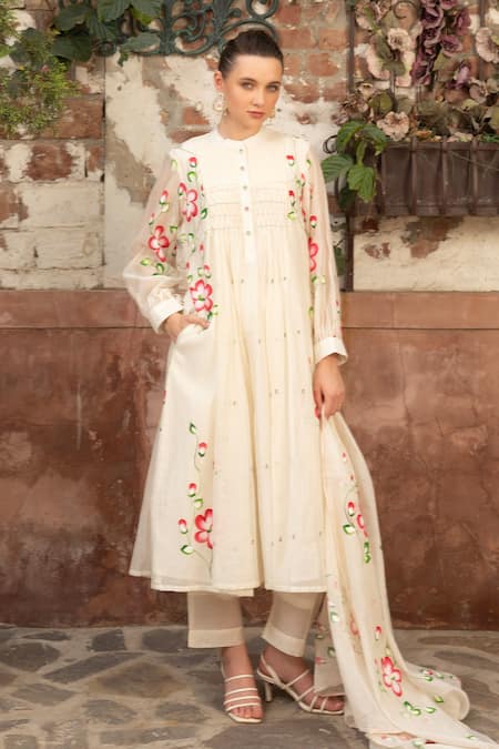 Buy_Amoree by Shikha Chaudhry_Ivory Cotton Embroidery Mandarin Collar Bloom Pattern Kurta Set 