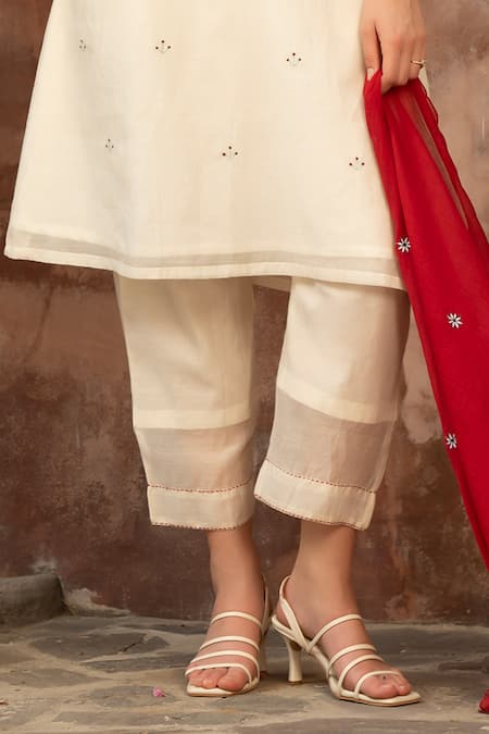 Amoree by Shikha Chaudhry_Ivory Cotton Embroidery, Tassels V-neck Floral Pattern Kurta Set _Online_at_Aza_Fashions