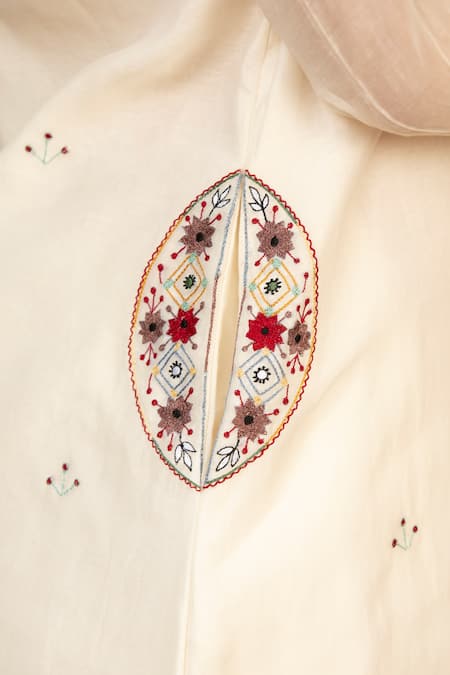 Buy_Amoree by Shikha Chaudhry_Ivory Cotton Embroidery, Tassels V-neck Floral Pattern Kurta Set _Online_at_Aza_Fashions