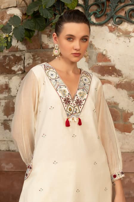 Shop_Amoree by Shikha Chaudhry_Ivory Cotton Embroidery, Tassels V-neck Floral Pattern Kurta Set _Online_at_Aza_Fashions