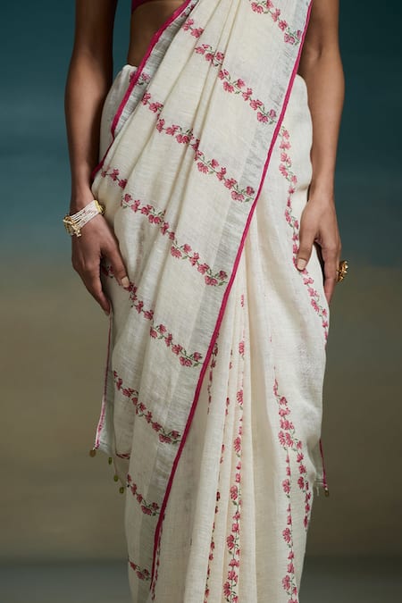 Buy_Dressfolk_White Handloom Cotton, Linen Zari Tuhina Saree With Unstitched Blouse Piece