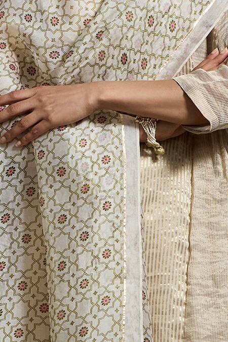 Buy_Dressfolk_Ivory Chanderi, Organza Zari V-neck Tanuja Stripe Woven Anarkali Set