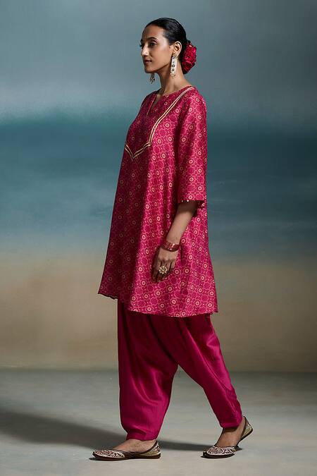 Buy_Dressfolk_Pink Modal Sequins Split V-neck Kritika Printed Kurta Set_Online_at_Aza_Fashions