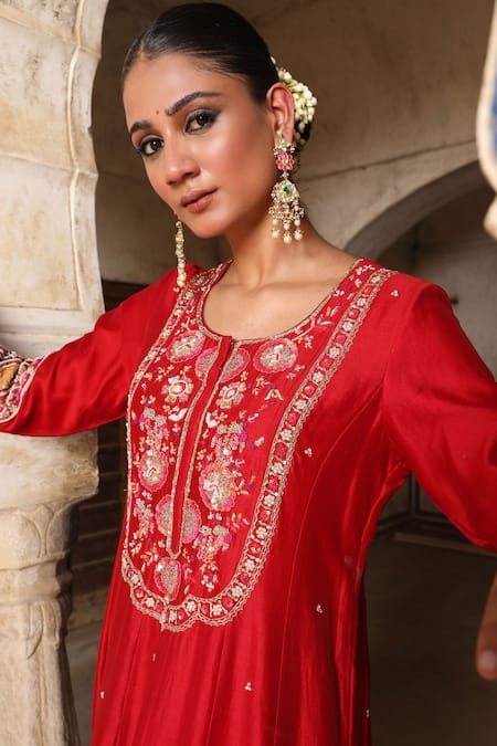 Amoree by Shikha Chaudhry_Red Silk Embroidery, Sequins Round Neck Zaheen Floral Short Anarkali Set _at_Aza_Fashions
