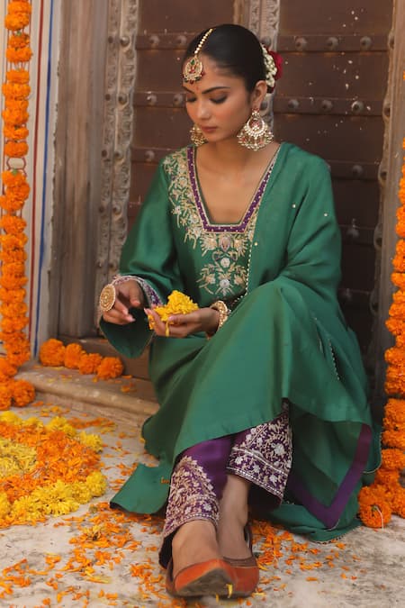 Shop_Amoree by Shikha Chaudhry_Green Silk Zari, Embroidery V-neck Heena Kurta Set _Online_at_Aza_Fashions