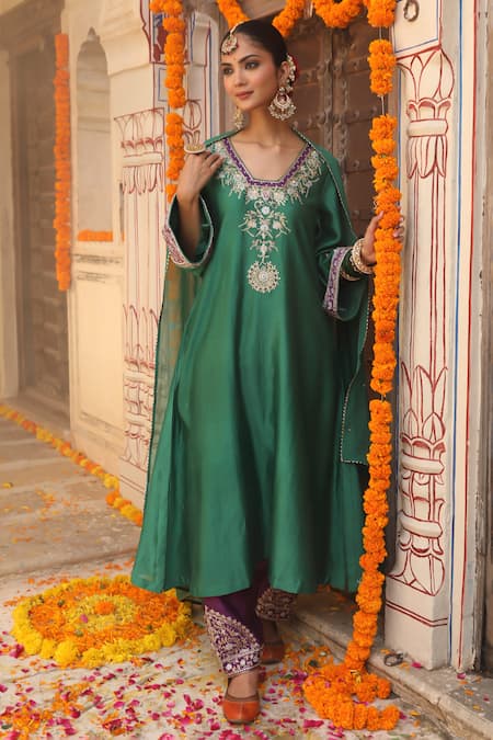 Buy_Amoree by Shikha Chaudhry_Green Silk Zari, Embroidery V-neck Heena Kurta Set 