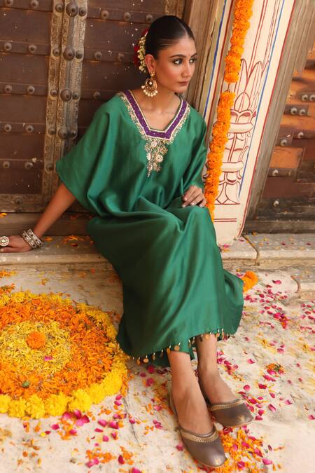 Buy_Amoree by Shikha Chaudhry_Green Silk Embroidery, Sequins, Tassels V-neck Hazel Kaftan Set 