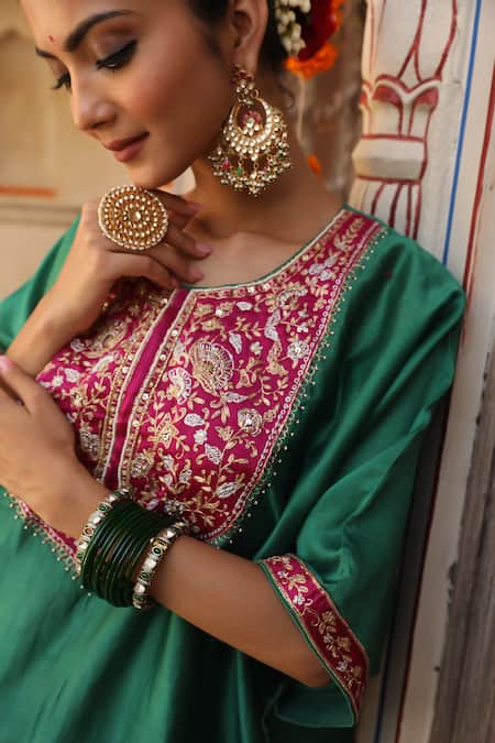 Amoree by Shikha Chaudhry_Green Silk Embroidery Round Neck Hayaat Kaftan Set _Online_at_Aza_Fashions