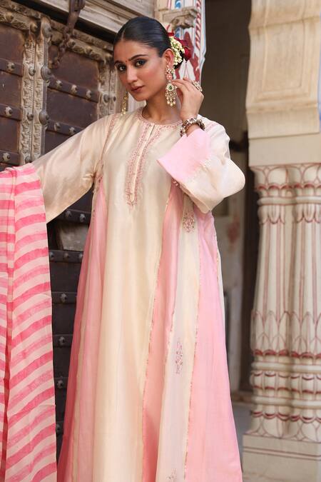 Amoree by Shikha Chaudhry_Ivory Silk Embroidery Round Neck Mishthi Gathered Kurta Set _at_Aza_Fashions