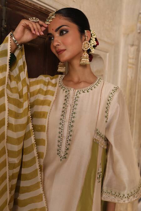 Shop_Amoree by Shikha Chaudhry_Ivory Silk Embroidery, Sequins Round Neck Mishthi Gathered Kurta Set _Online_at_Aza_Fashions