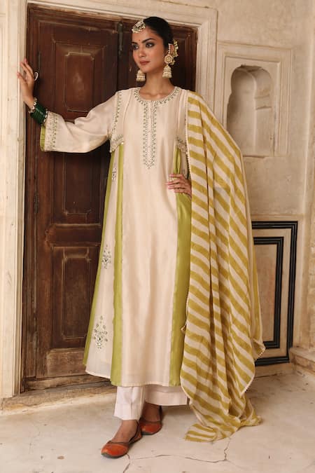 Amoree by Shikha Chaudhry_Ivory Silk Embroidery, Sequins Round Neck Mishthi Gathered Kurta Set _at_Aza_Fashions