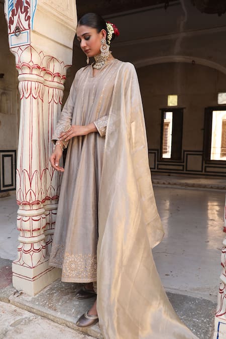 Amoree by Shikha Chaudhry_Gray Silk Embroidery V-neck Pal Anarkali With Dupatta _at_Aza_Fashions