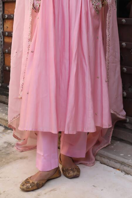 Amoree by Shikha Chaudhry_Pink Silk Embroidery, Zari V-neck Laxmi Suit Set _Online_at_Aza_Fashions