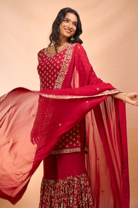 Alaya Advani_Red Georgette Embroidery, Zari V-neck Floral Hand Kurta Sharara Set _Online_at_Aza_Fashions