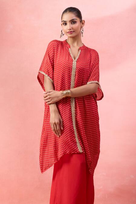 Shop_Alaya Advani_Red Satin, Georgette Embroidery V-neck Bandhani Kurta And Palazzo Set 