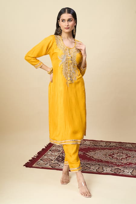 Alaya Advani_Yellow Crepe Embroidery, Beads, Tassels V-neck Yoke Kurta And Pant Set _at_Aza_Fashions