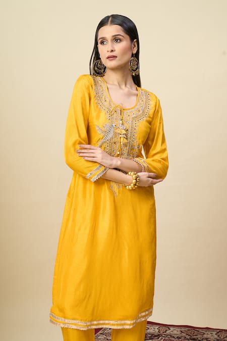 Buy_Alaya Advani_Yellow Crepe Embroidery, Beads, Tassels V-neck Yoke Kurta And Pant Set 