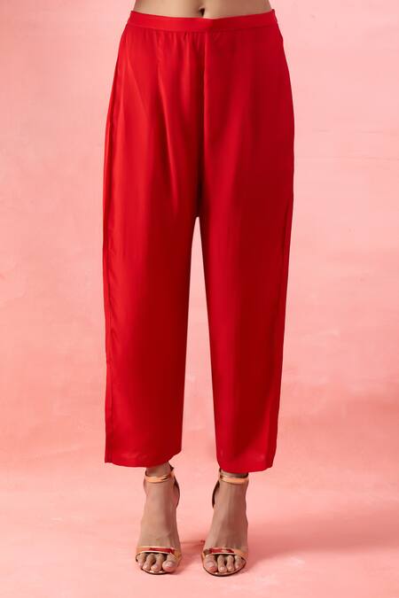 Alaya Advani_Red Crepe Embroidery Round Neck Yoke Cape Kurta And Pant Set _Online_at_Aza_Fashions