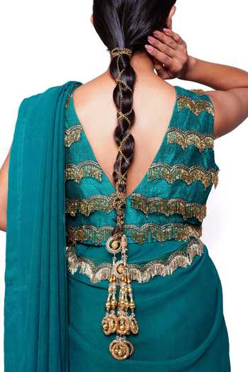 Vaidaan Iraaya Embellished Parandi 