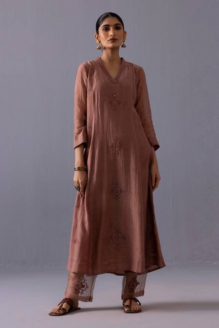 Label Shreya Sharma Brown Chanderi, Organza Embroidery, Sequins V-neck Ankita Kurta Set Online at Aza Fashions Label Shreya Sharma_Brown Chanderi, Organza Embroidery, Sequins V-neck Ankita Kurta Set _Online_at_Aza_Fashions