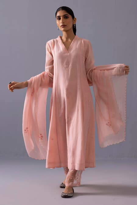 Label Shreya Sharma Pink Chanderi, Organza Embroidery Split V-neck Ankita Thread Kurta Set Online at Aza Fashions Label Shreya Sharma_Pink Chanderi, Organza Embroidery Split V-neck Ankita Thread Kurta Set _Online_at_Aza_Fashions