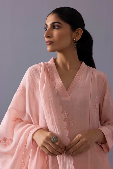 Shop Label Shreya Sharma Pink Chanderi, Organza Embroidery Split V-neck Ankita Thread Kurta Set Online at Aza Fashions Shop_Label Shreya Sharma_Pink Chanderi, Organza Embroidery Split V-neck Ankita Thread Kurta Set _Online_at_Aza_Fashions