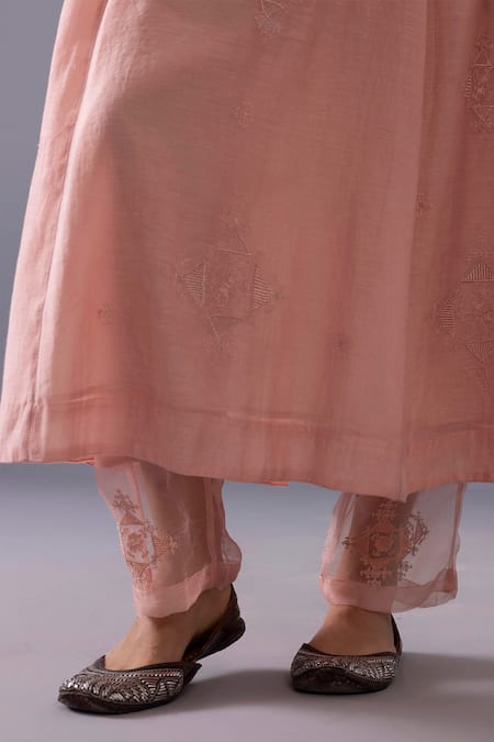 Label Shreya Sharma Pink Chanderi, Organza Embroidery Split V-neck Ankita Thread Kurta Set at Aza Fashions Label Shreya Sharma_Pink Chanderi, Organza Embroidery Split V-neck Ankita Thread Kurta Set _at_Aza_Fashions