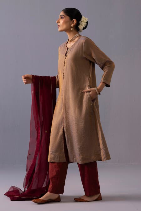 Label Shreya Sharma_Beige Chanderi, Organza Embroidery Round Neck Rashmi Kurta Set _at_Aza_Fashions