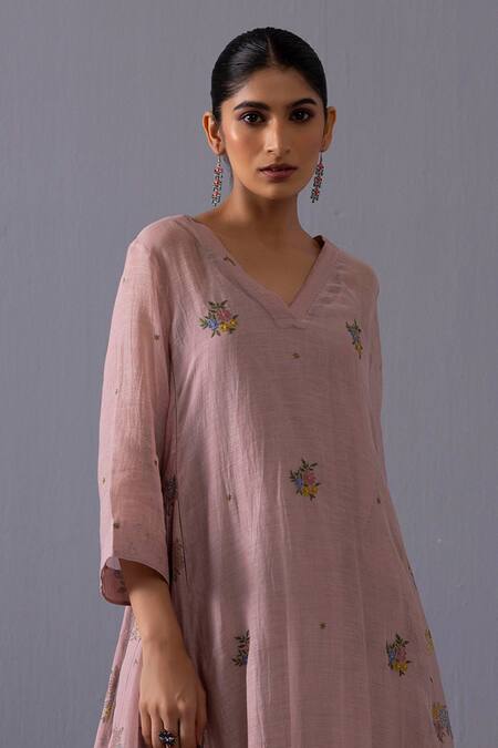 Buy_Label Shreya Sharma_Pink Chanderi Embroidery V-neck Sagarika Placement Kurta Set _Online_at_Aza_Fashions
