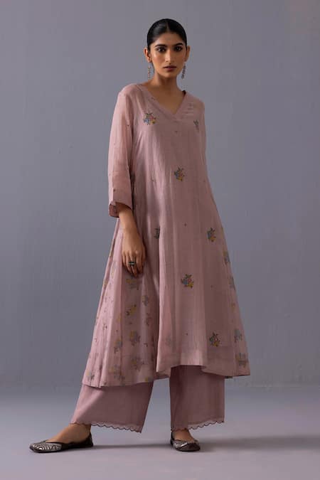 Buy_Label Shreya Sharma_Pink Chanderi Embroidery V-neck Sagarika Placement Kurta Set 
