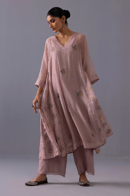 Shop_Label Shreya Sharma_Pink Chanderi Embroidery V-neck Sagarika Placement Kurta Set 