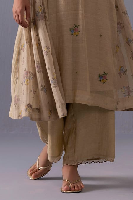 Label Shreya Sharma_Beige Chanderi Embroidery V-neck Sagarika Thread Placement Kurta Set _Online_at_Aza_Fashions