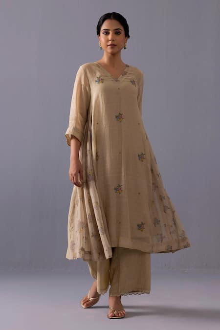 Label Shreya Sharma Sagarika Thread Placement Embroidered Kurta Set 