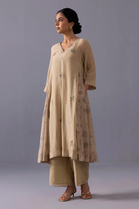 Shop_Label Shreya Sharma_Beige Chanderi Embroidery V-neck Sagarika Thread Placement Kurta Set _Online_at_Aza_Fashions