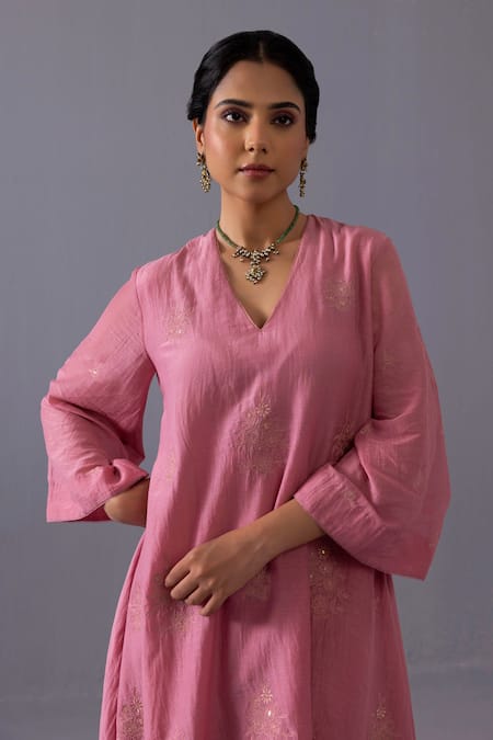 Label Shreya Sharma_Pink Chanderi Embroidery V-neck Aditi Kurta And Pant Set _at_Aza_Fashions