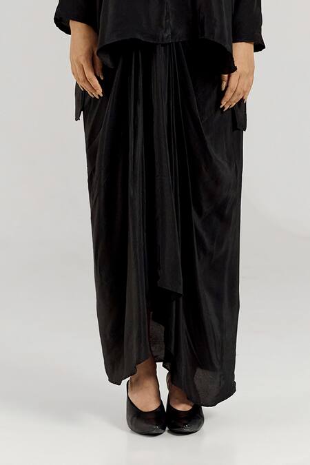 Notsosure_Black Crepe Embroidery Collared, V-neck Big Rose Pattern Shirt With Skirt _Online_at_Aza_Fashions