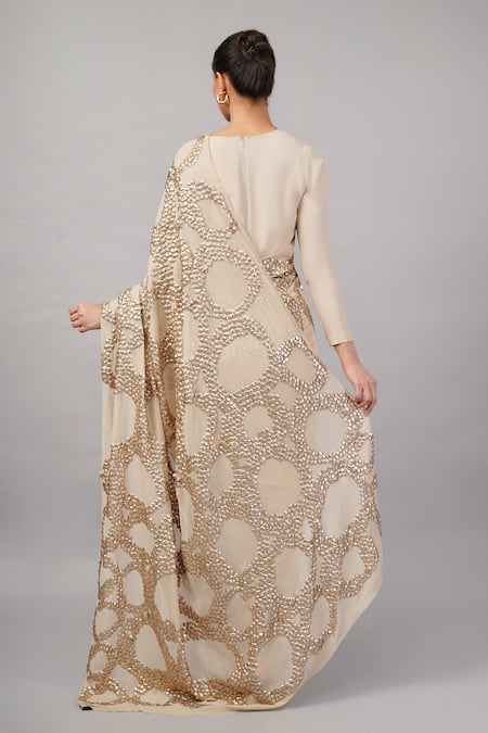 Abraham And Thakore French Cut Rings Embellished Saree 