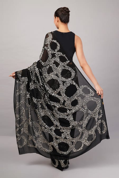 Abraham And Thakore French Cut Rings Embellished Saree 