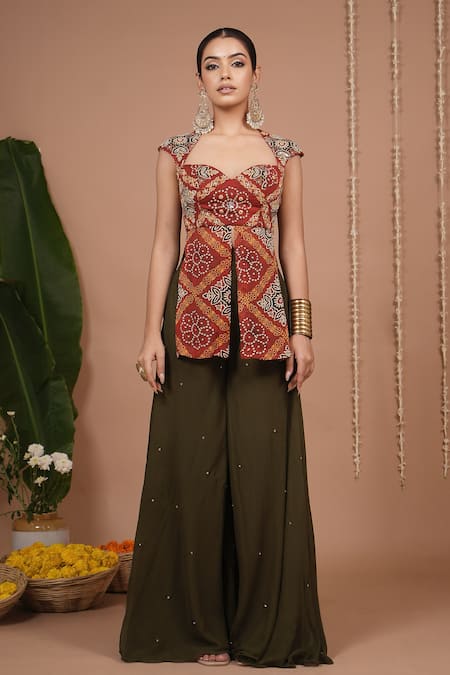 Shop_Ahi Clothing_Red Georgette Stones, Zari Sweetheart Neck Bandhani Print Kurta Set _Online_at_Aza_Fashions