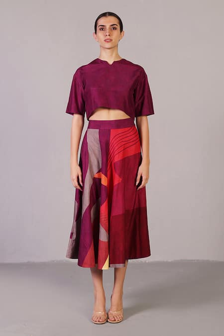 Clos Wine Dupion, Silk Split V-neck Vista Top With Abstract Pattern Skirt 