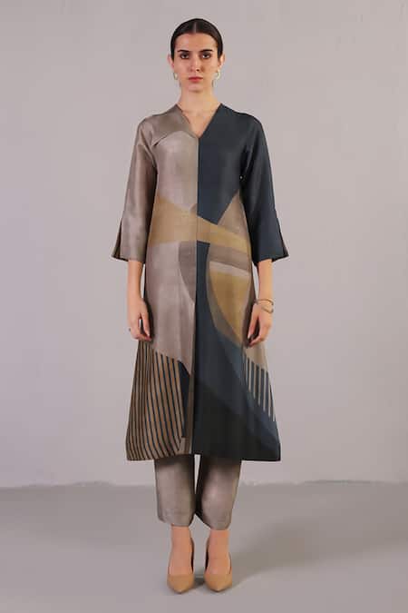 Clos Gray Dupion, Silk V-neck Botanica Pattern Kurta With Pant 