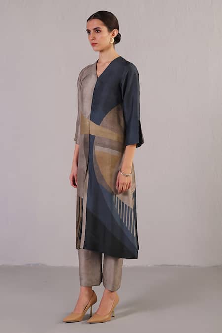 Buy_Clos_Gray Dupion, Silk V-neck Botanica Pattern Kurta With Pant _Online_at_Aza_Fashions